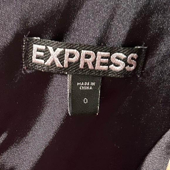 💜 EXPRESS pretty Floral ruched sleeveless satiny sleeveless dress. Size 0 - Picture 4 of 7